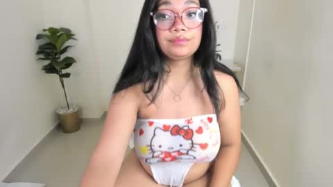 Snapshot of mathilde_lina chatting on September 15, 3:59 am Mathilde  online show from September 15, 3:59 am