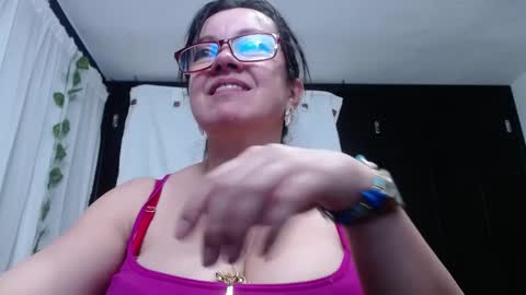 Snapshot of mature_wolf chatting on December 12, 11:36 pm Sonia online show from December 12, 11:36 pm