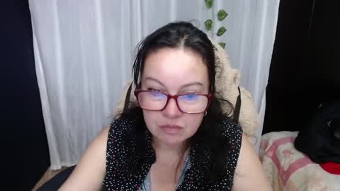 Snapshot of mature_wolf chatting on December 27, 1:50 pm Sonia online show from December 27, 1:50 pm