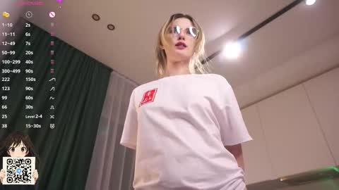 Lily online show from December 15, 9:09 pm