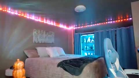 mavismable online show from October 31, 5:31 am