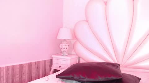 mavismanson  online show from October 1, 9:31 pm