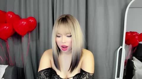 Mia online show from February 15, 10:54 pm