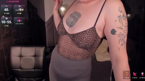 Woman online show from November 26, 2:18 pm