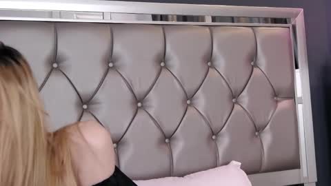 Maya online show from March 27, 11:44 am