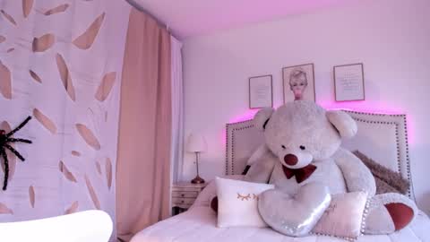 Mayajhons online show from October 31, 12:31 pm