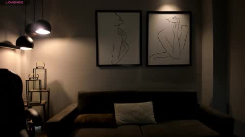 Maya online show from December 20, 4:05 am