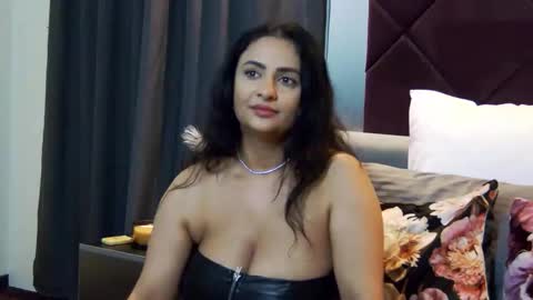 Maya online show from December 5, 6:35 am