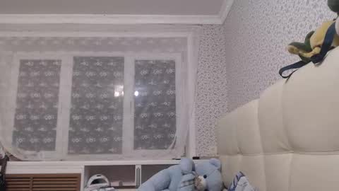 Snapshot of maybe_doll chatting on October 19, 9:06 pm maybe_doll online show from October 19, 9:06 pm