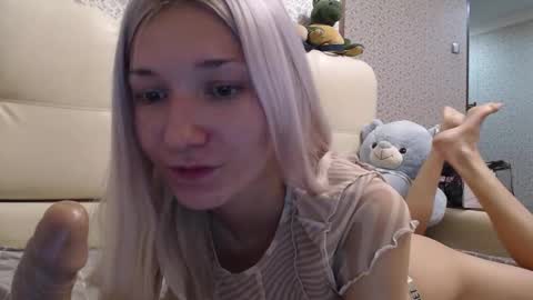 Snapshot of maybe_doll chatting on October 23, 10:05 pm maybe_doll online show from October 23, 10:05 pm