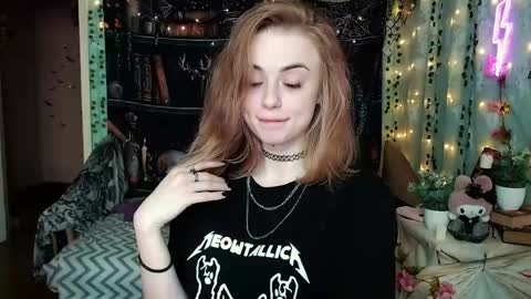 maybe_yours333 online show from April 17, 11:56 am