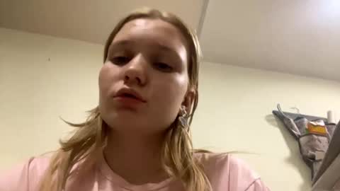 Snapshot of maybelleensminger chatting on October 19, 5:48 pm Lola online show from October 19, 5:48 pm