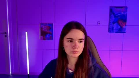 maybloom_ online show from November 9, 9:16 am