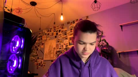 Rose online show from April 2, 6:38 pm