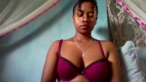 mayrah online show from April 11, 7:14 am