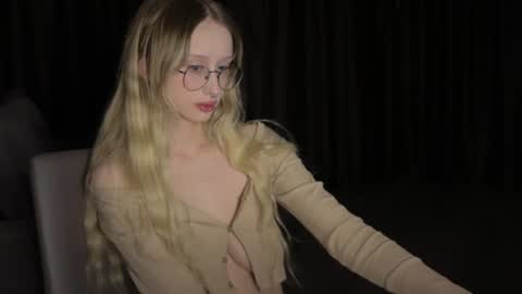 mayvi_cold online show from July 7, 5:16 pm