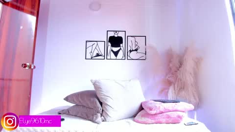 Ellie online show from April 10, 6:58 pm