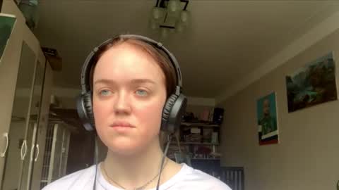 Snapshot of mckenziemoitoza chatting on October 6, 8:53 am Hello Lisa here Help me to make 50 thumbs up 333 online show from October 6, 8:53 am