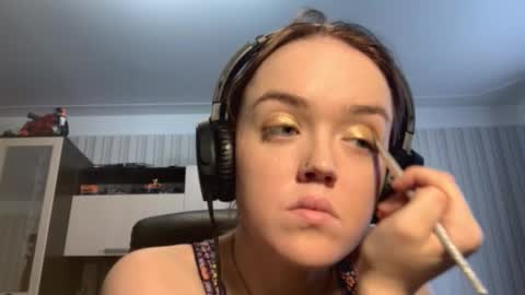 Snapshot of mckenziemoitoza chatting on October 13, 8:17 am Hello Lisa here Help me to make 50 thumbs up 333 online show from October 13, 8:17 am