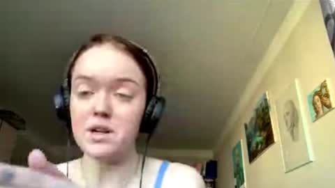 Snapshot of mckenziemoitoza chatting on October 8, 8:07 am Hello Lisa here Help me to make 50 thumbs up 333 online show from October 8, 8:07 am