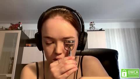 Snapshot of mckenziemoitoza chatting on October 20, 8:28 am Hello Lisa here Help me to make 50 thumbs up 333 online show from October 20, 8:28 am