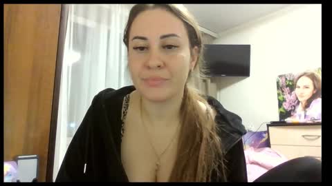 meadoweyes_ online show from November 13, 4:50 pm