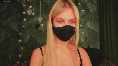 meeeewmeeeeow online show from November 20, 8:43 pm