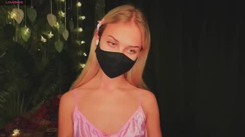 meeeewmeeeeow online show from November 27, 9:28 pm