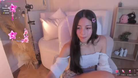 Snapshot of meelanny_ds chatting on March 2, 4:39 am   online show from March 2, 4:39 am