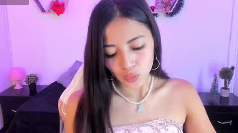 Snapshot of meelanny_ds chatting on December 7, 3:58 am   online show from December 7, 3:58 am