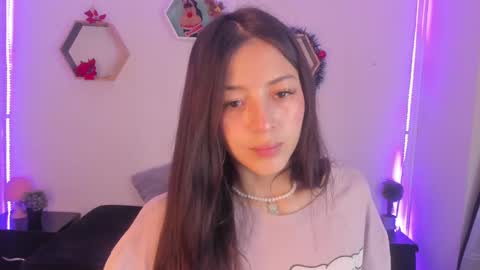 Snapshot of meelanny_ds chatting on December 25, 4:22 am   online show from December 25, 4:22 am
