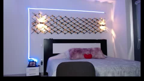 megam manze00 online show from March 31, 11:05 pm