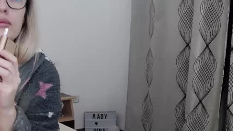 Megan Blazee  online show from December 14, 10:39 pm