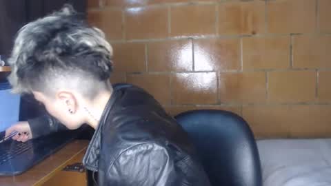 Megan and sophi online show from April 12, 8:28 am