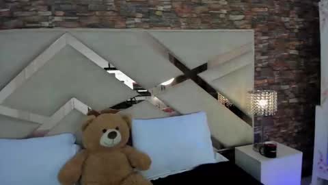     online show from September 18, 11:53 am