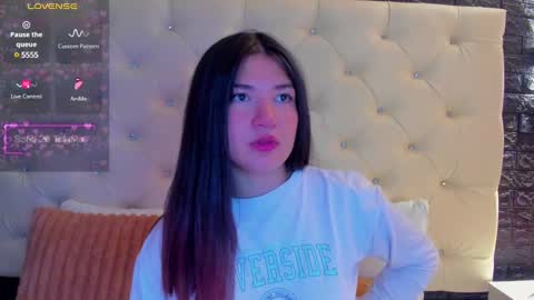     online show from March 11, 11:33 am