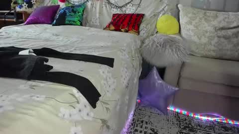 Nicki--------- Welcome to my Room online show from December 14, 8:42 am