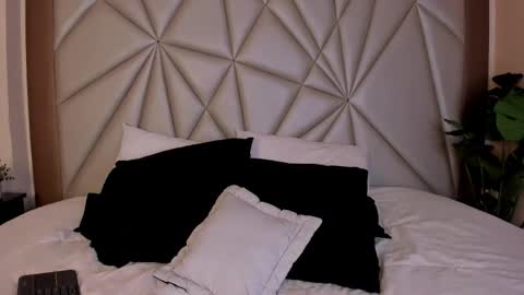 Megan Hofman online show from November 19, 3:50 am