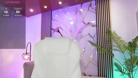 Megan Lowell online show from December 20, 7:07 pm