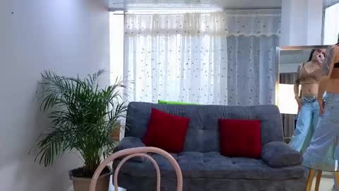 Mei online show from February 7, 7:49 pm