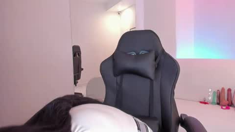 melan_owen online show from April 8, 11:12 am