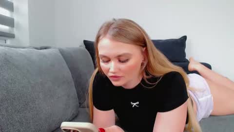 Melania online show from February 18, 11:53 am