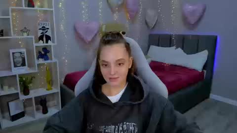 MelanieAlves online show from March 13, 6:53 pm