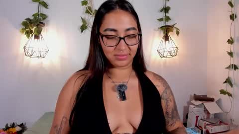 Melanie online show from February 18, 9:30 am