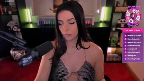 Melanie  online show from November 30, 6:01 pm