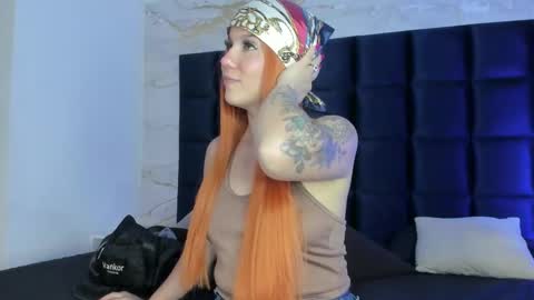 Melanie Roux online show from September 18, 7:56 pm