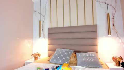 Melanie Roux online show from January 10, 6:45 pm