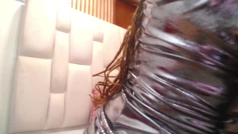 Melissa online show from April 8, 11:45 am