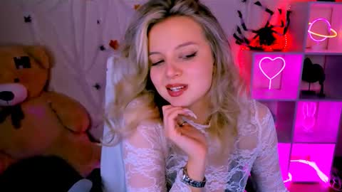 Melissa online show from October 27, 4:24 pm