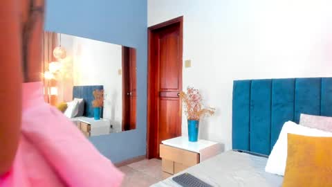 Melissa online show from April 3, 1:42 pm